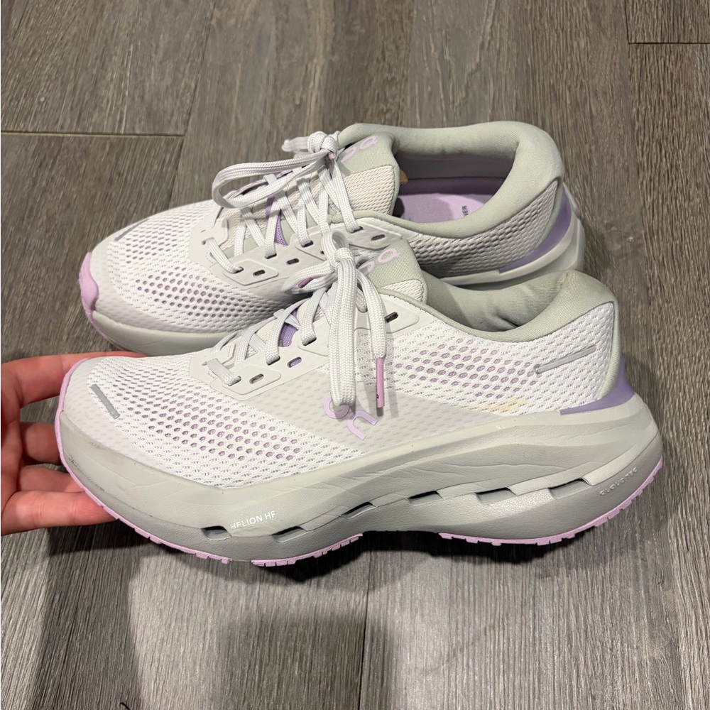 Women's Light Gray Athletic Running Shoes with Lavender Accents